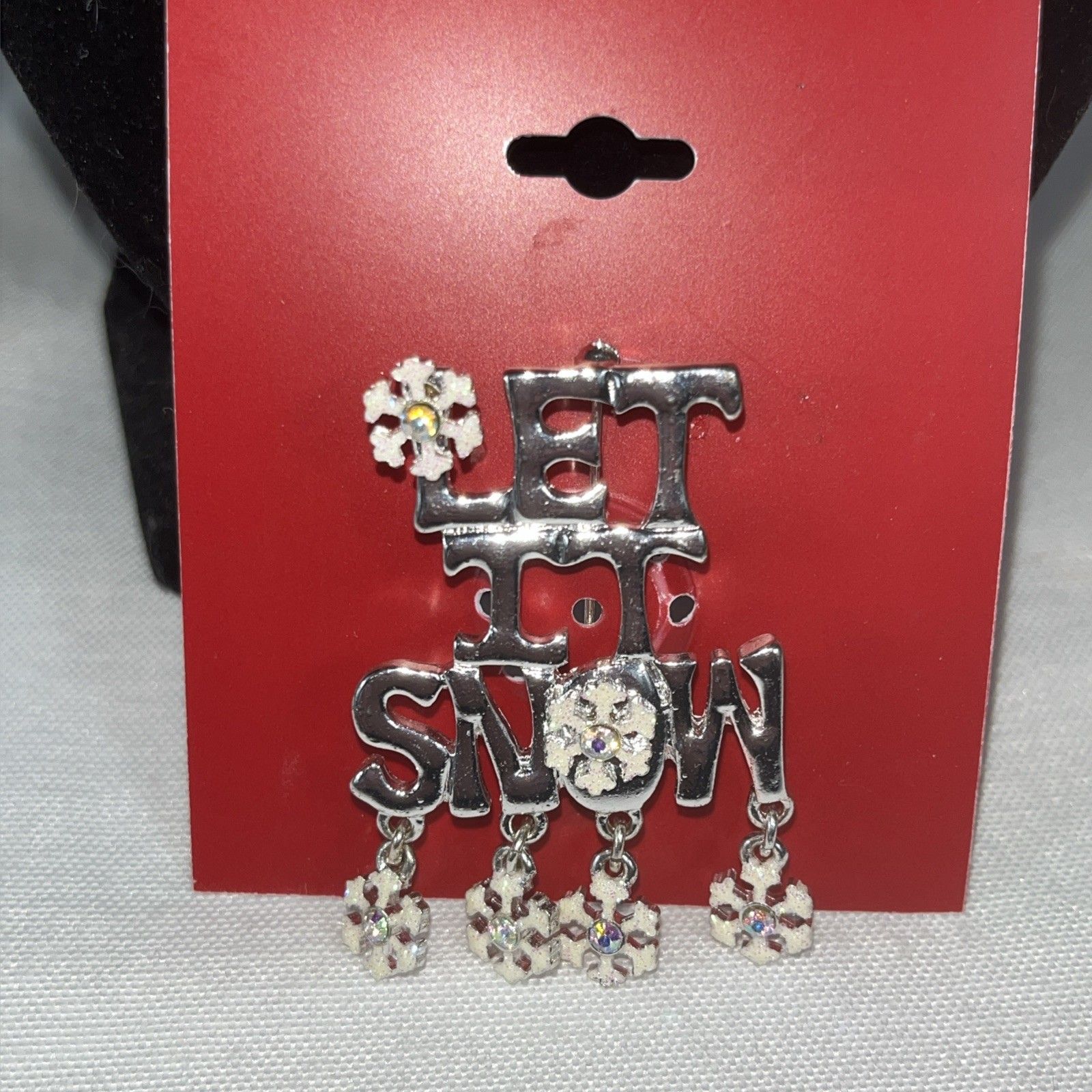 Table Tower Let It Snow Christmas Pin Brooch Dangling Snowflakes Nwt Kohls 12$